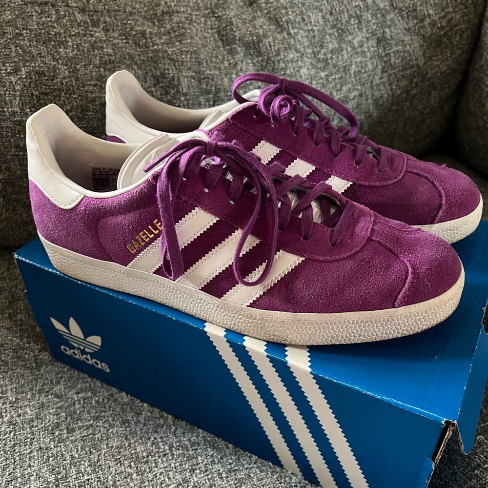 Gently worn Adidas Gazelle in purple / white / gold metallic. Size US 10